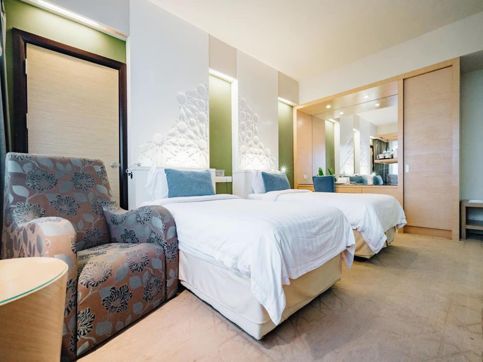 Raia Hotel Kota Kinabalu Exterior photo