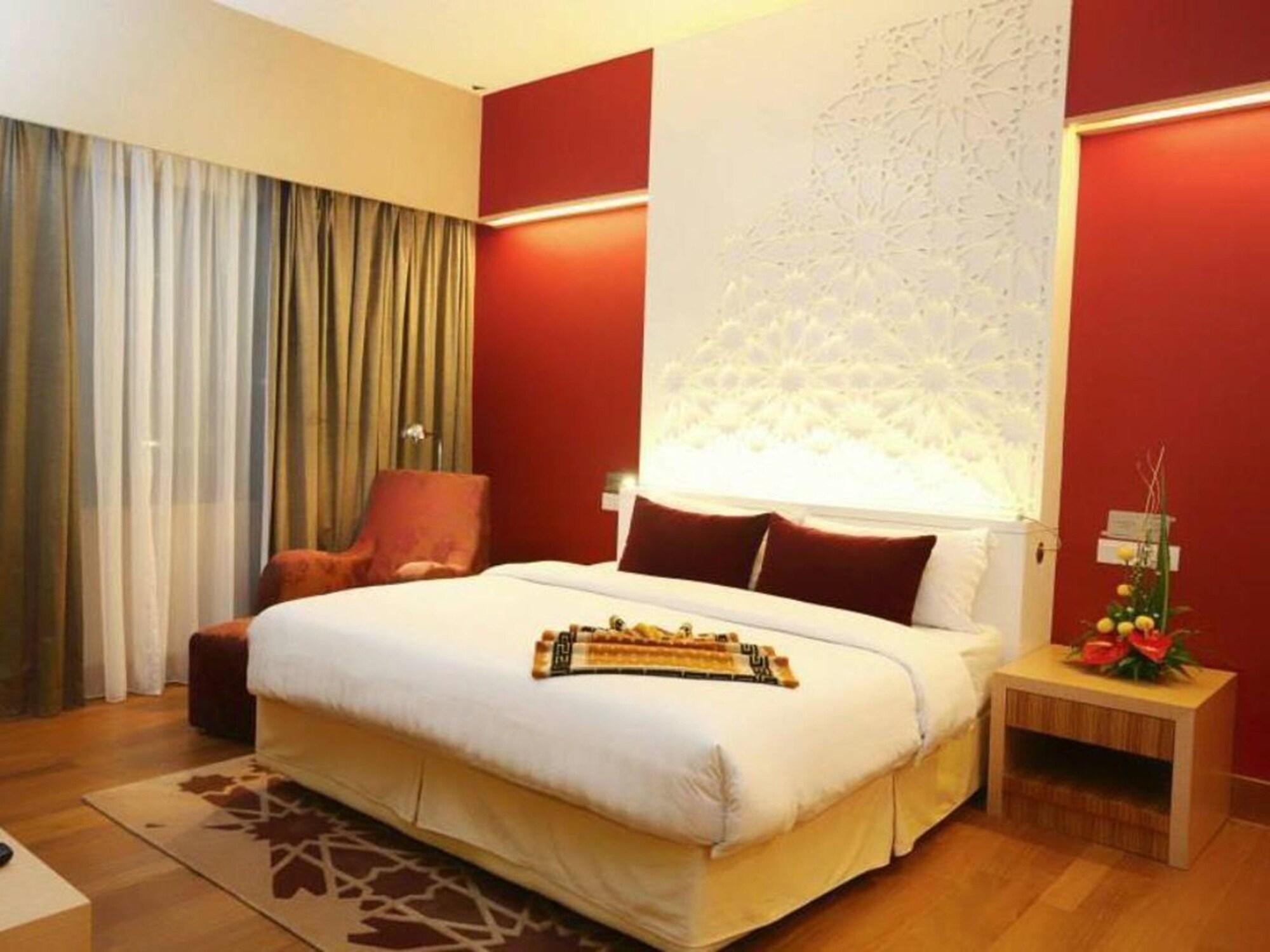 Raia Hotel Kota Kinabalu Exterior photo