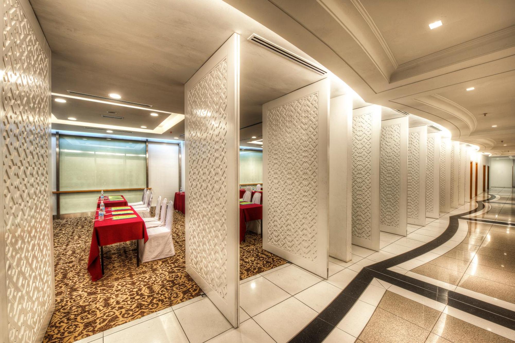 Raia Hotel Kota Kinabalu Exterior photo