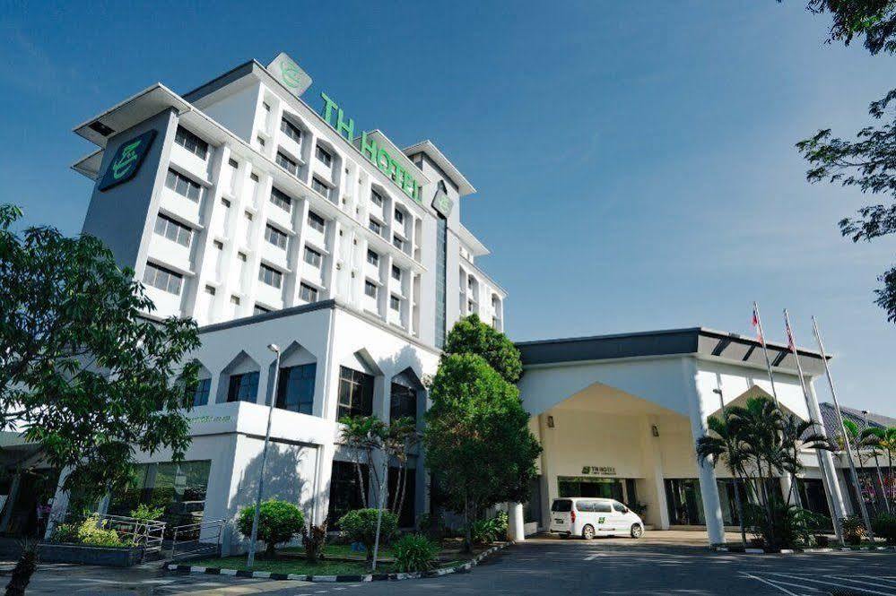 Raia Hotel Kota Kinabalu Exterior photo