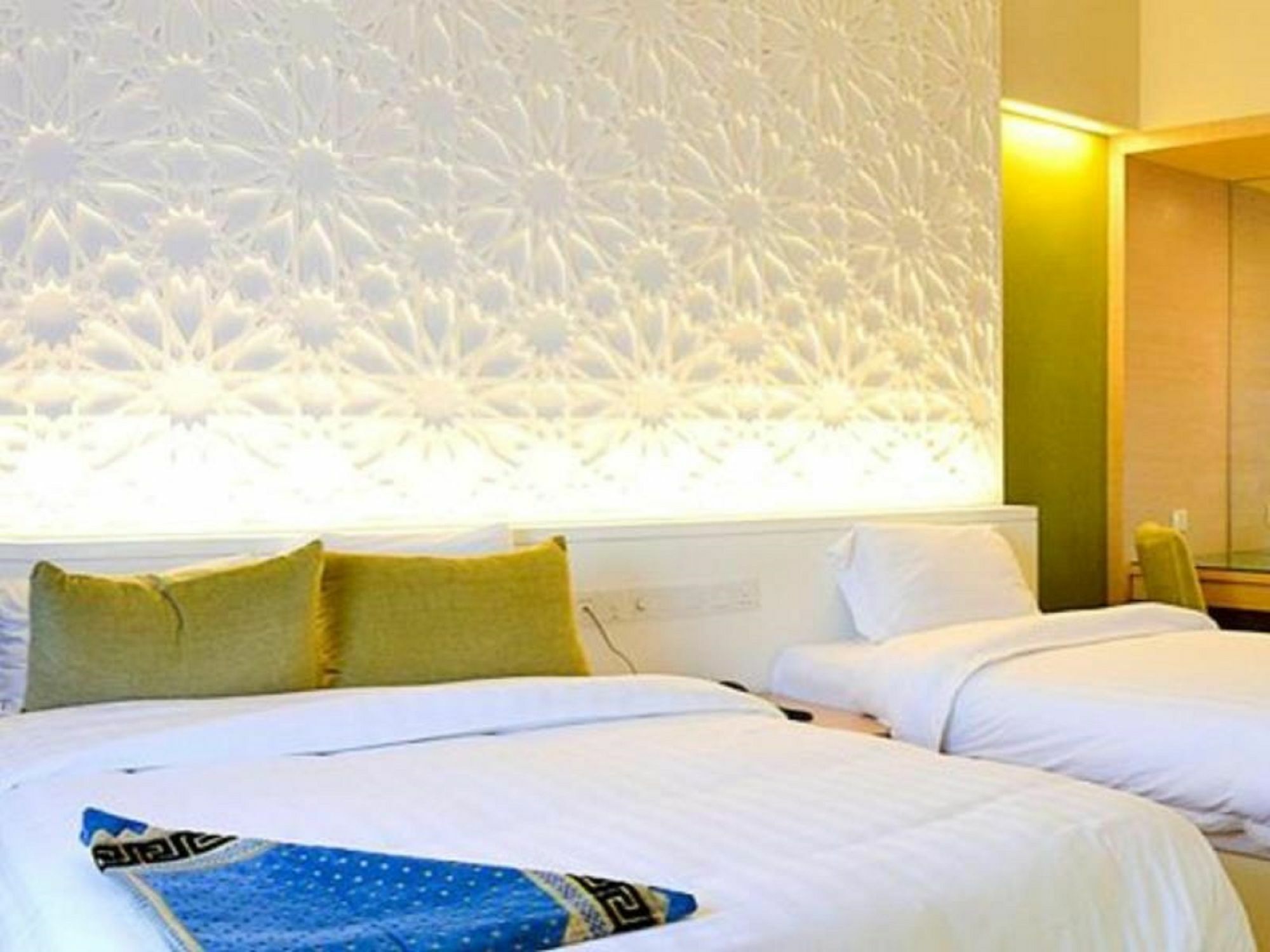 Raia Hotel Kota Kinabalu Exterior photo