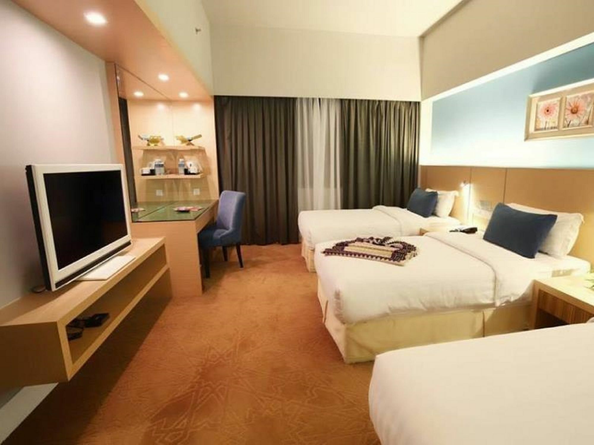 Raia Hotel Kota Kinabalu Exterior photo