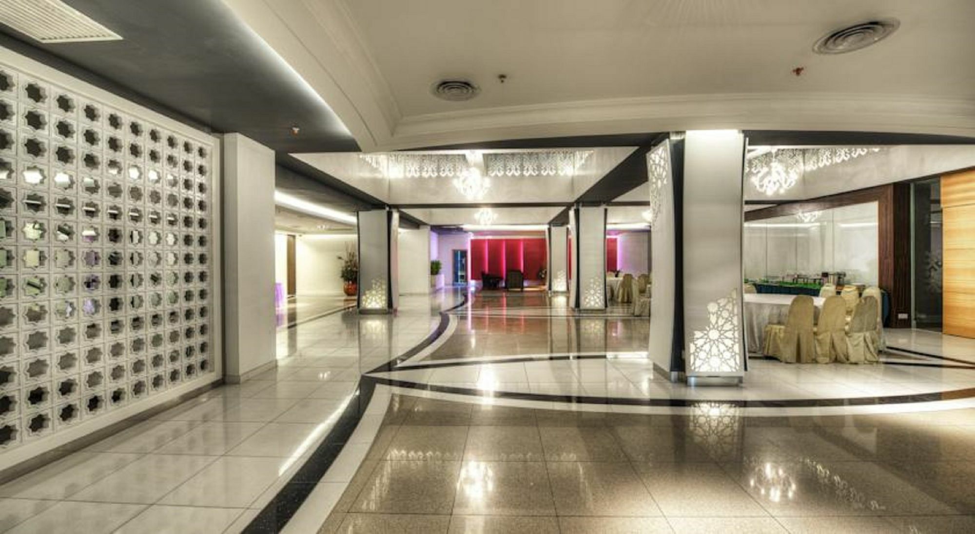 Raia Hotel Kota Kinabalu Exterior photo