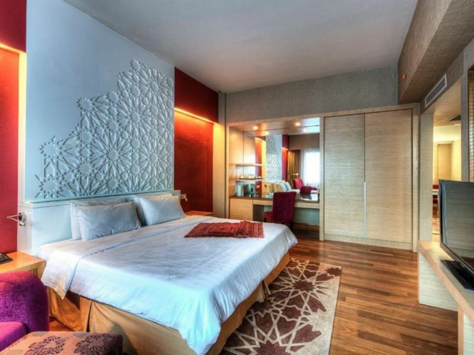 Raia Hotel Kota Kinabalu Exterior photo